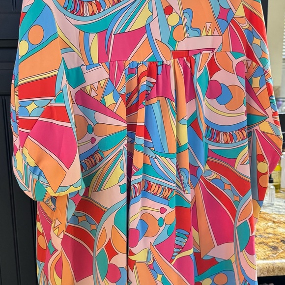 Colorful Geometric Button-Up Shirt - Picture 2 of 2
